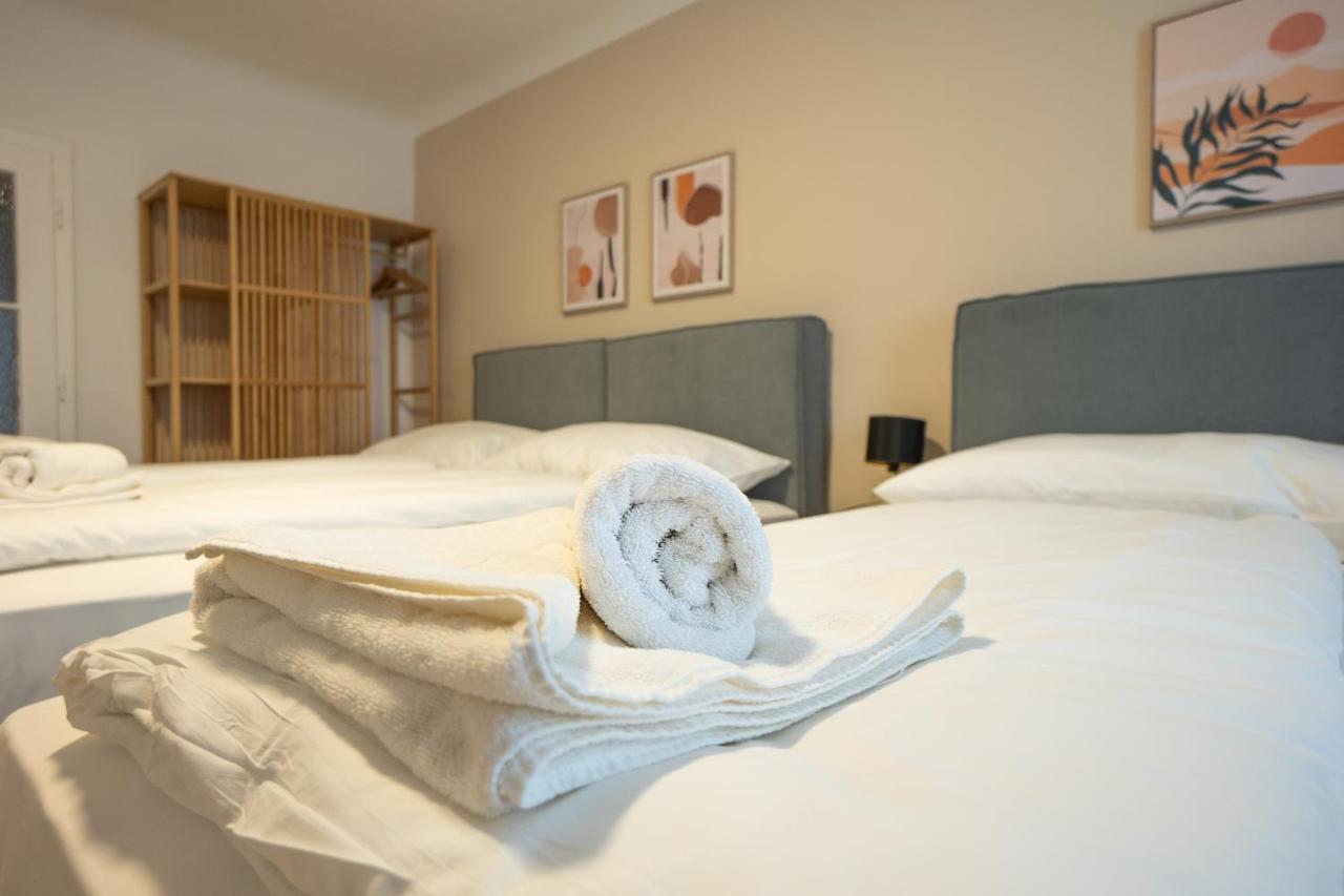 Stephansplatz View: Spacious 2-Bedroom with Balcony Vienna Exterior photo